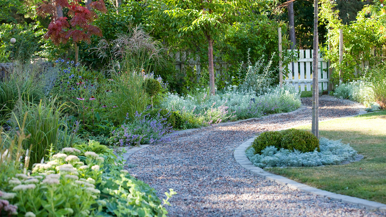 Se hur då skapar en mer miljövänlig trädgård