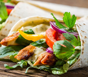 Wrap på egenodlat med kyckling